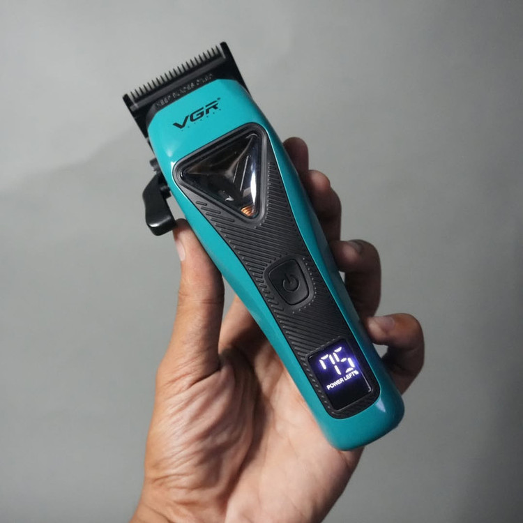 ماشین اصلاح موی سر شارژی وی جی ار مدل V-035C 🔥 پک اصلی ارسال با پست پیشتاز 📦و تحویل فوری یک روزه به پست📥 ، همراه بسته بندی ضد ضربه 📦، محصول کاملآ پلمپ و وکیوم با جعبه سالم بدون آسیب 🎁و هفت روز ضمانت بازگشت وجه درصورت عدم رضایت 🔃✅